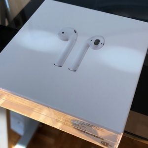 Apple AirPods with Charging Case